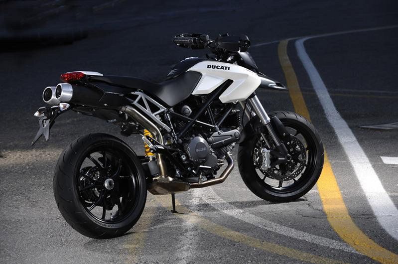 2010-ducati-hypermotard-7-17_800x0w.jpg