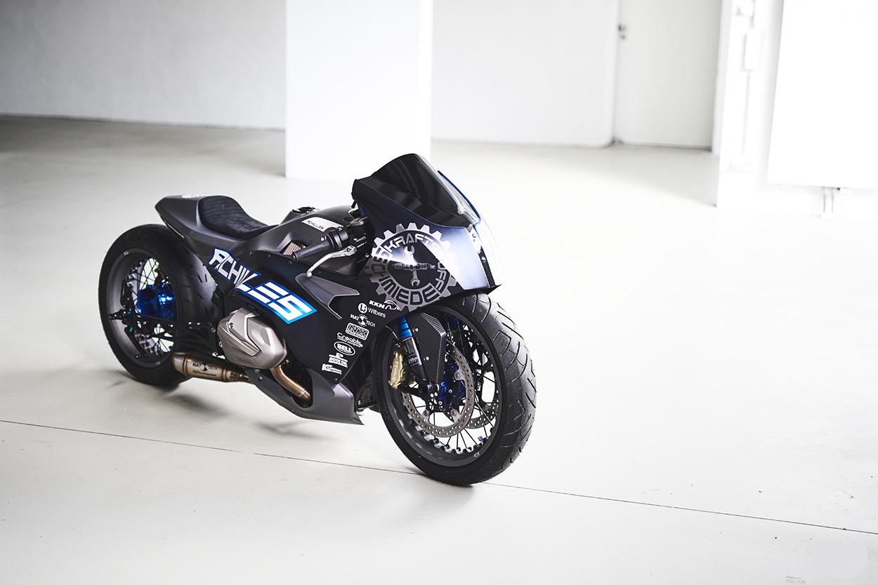 bmw-race-bike-r1250rs-2.jpg