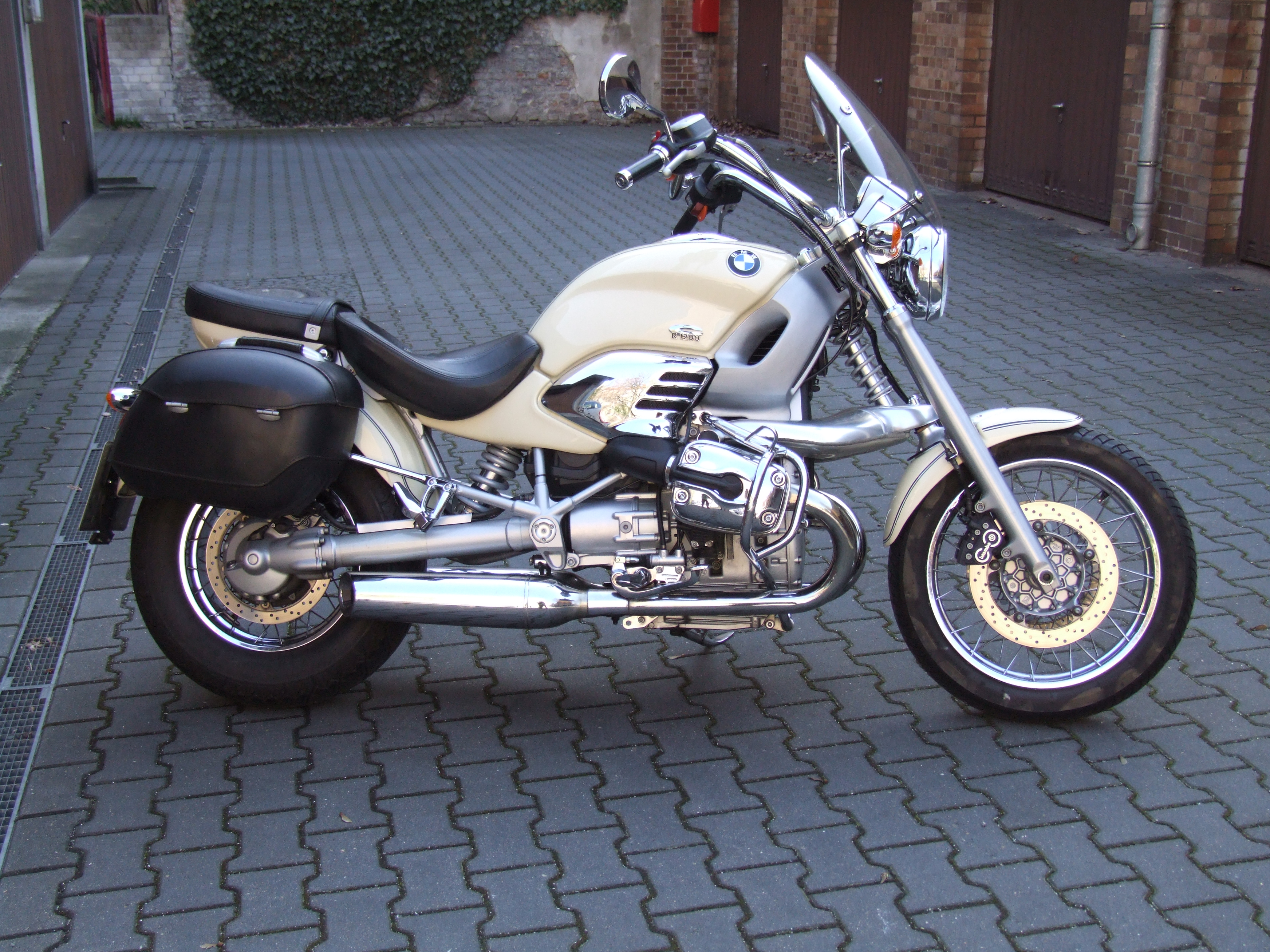 r1200c_1.jpg