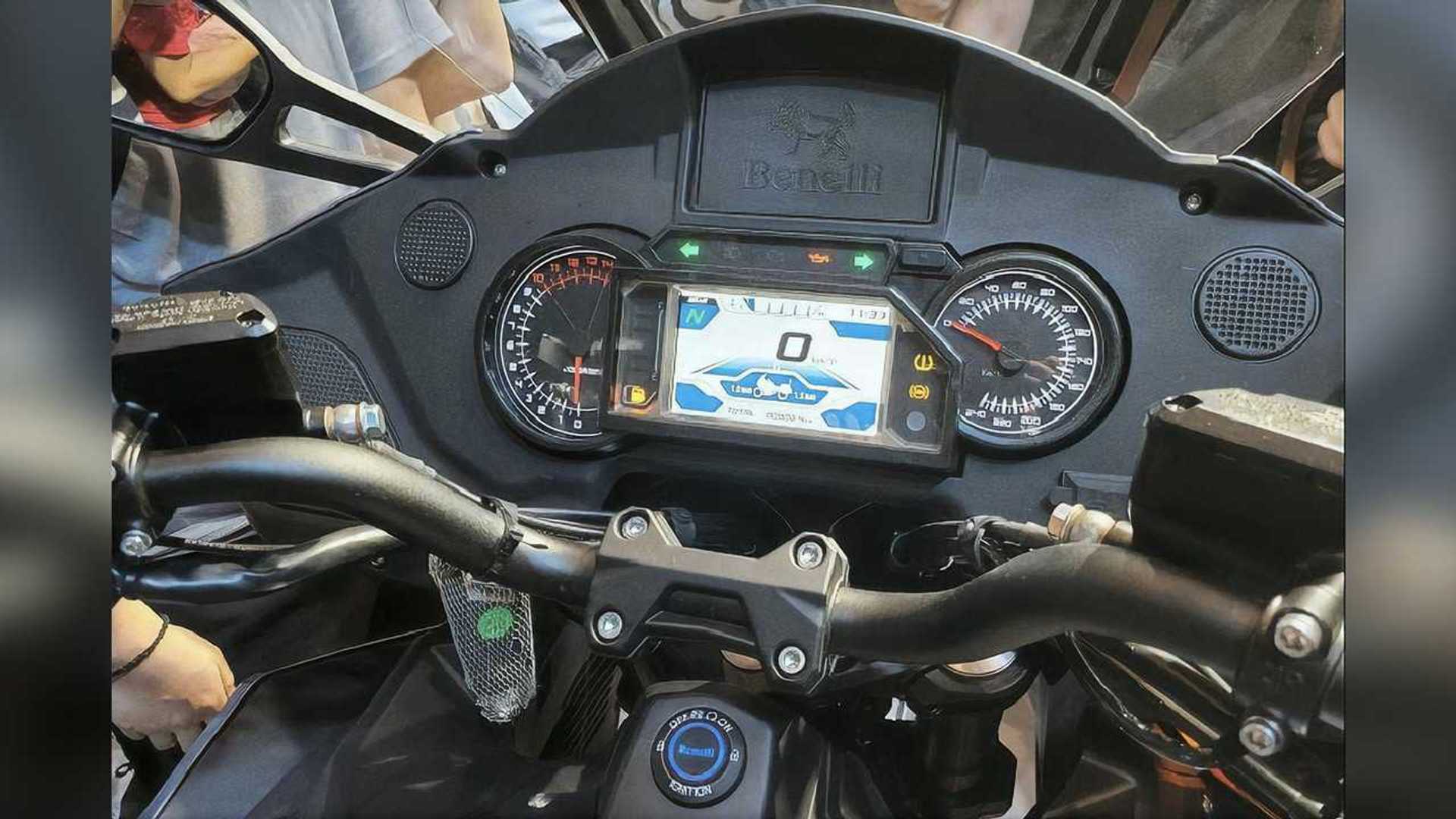 benelli-1200gt-dashboard.jpg